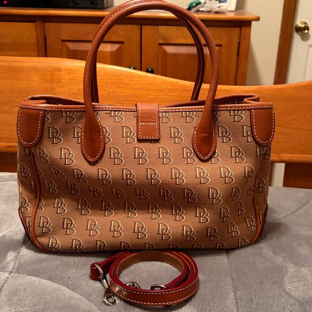Dooney & Bourke tote/satchel - Picture 2 of 5